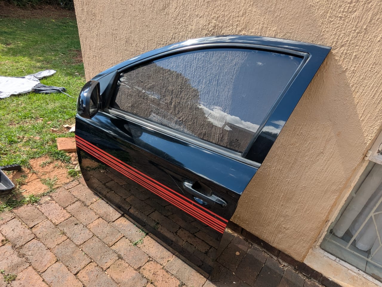 Complete Hyundai i20 2012 model left side front door available for sale. - Private Seller