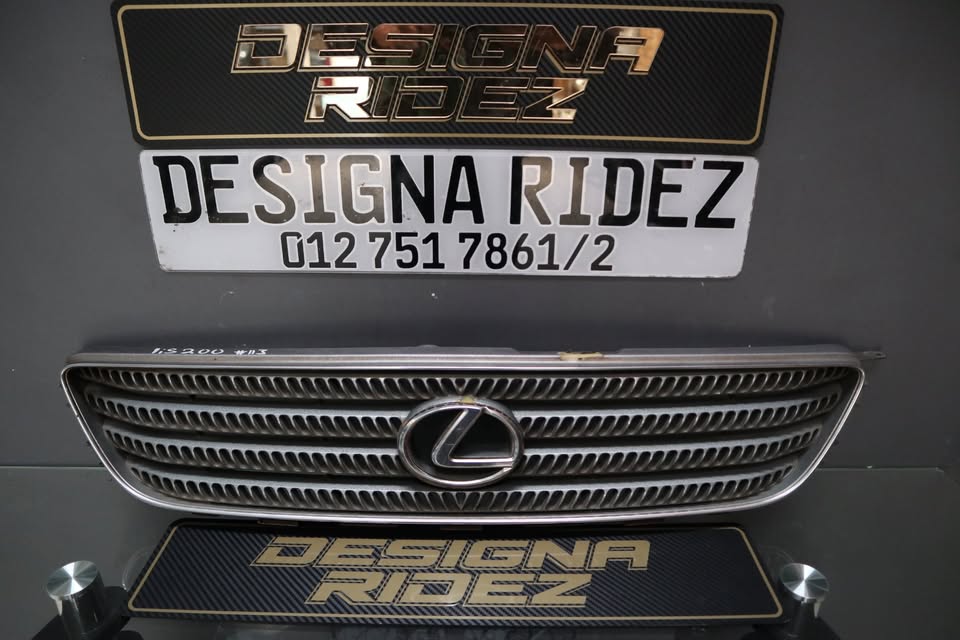 LEXUS IS200/300 GRILL - Private Seller LEXUS IS200/300 GRILL - Private Seller