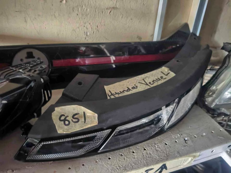 Hyundai Venue left upper headlight - Private Seller Hyundai Venue left upper headlight - Private Seller