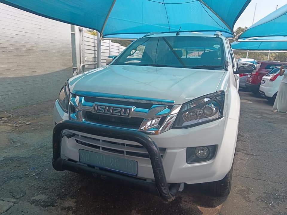 2015 ISUZU KB300 DOUBLE CAB 4X4 D-TEQ