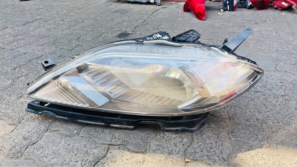 Honda FR-V headlight - Private Seller Honda FR-V headlight - Private Seller