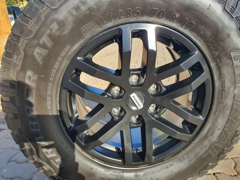 ford Rims en Tyres (Raptor) - Private Seller