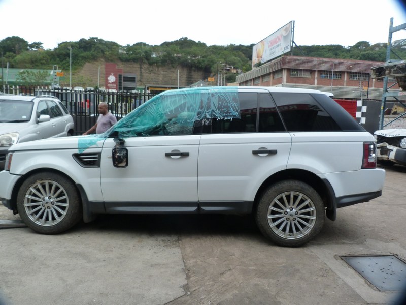 Land Rover Range Rover Sport 3.0 D HSE AT White - 2011 STRIPPING FOR SPARES - Private Seller Land Rover Range Rover Sport 3.0 D HSE AT White - 2011 STRIPPING FOR SPARES - Private Seller