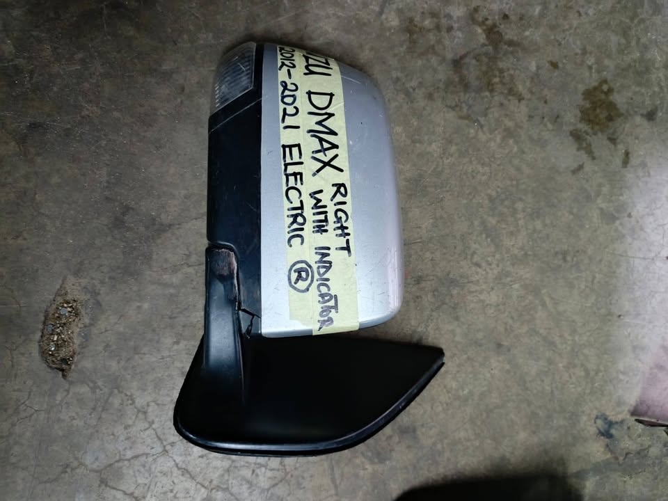 Isuzu D-Max mirror with indicator Electric Right - Private Seller