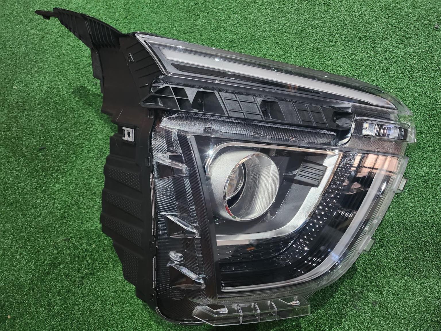 HYUNDAI CRETA HEADLIGHTS - Private Seller HYUNDAI CRETA HEADLIGHTS - Private Seller