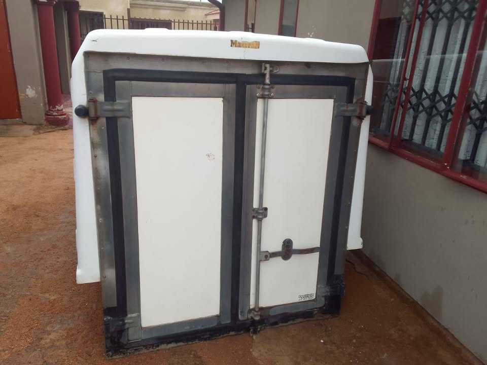 Nissan Np300 lwb Space Saver Canopy - Private Seller