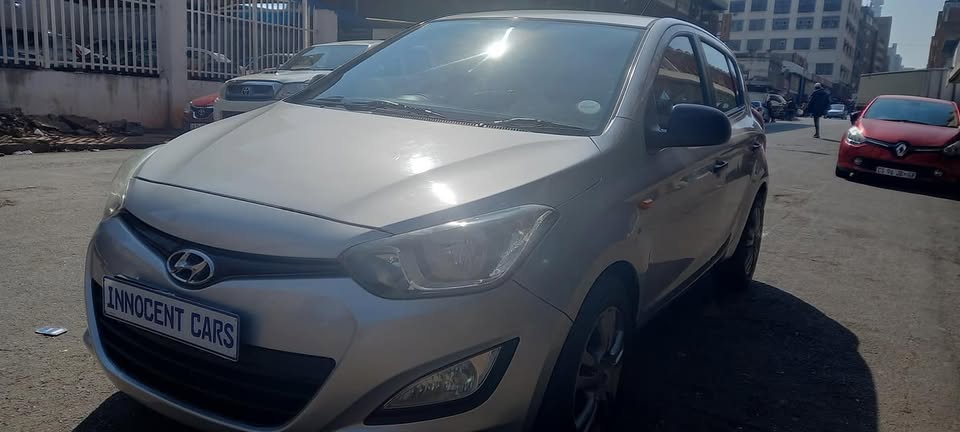 2013 HYUNDAI i20 1.2 MOTION, MANUAL TRANSMISSION, PETROL, SILVER COLOUR,