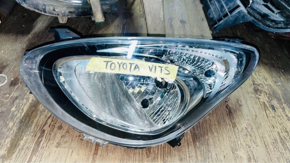 Toyota Vitz headlight - Private Seller Toyota Vitz headlight - Private Seller