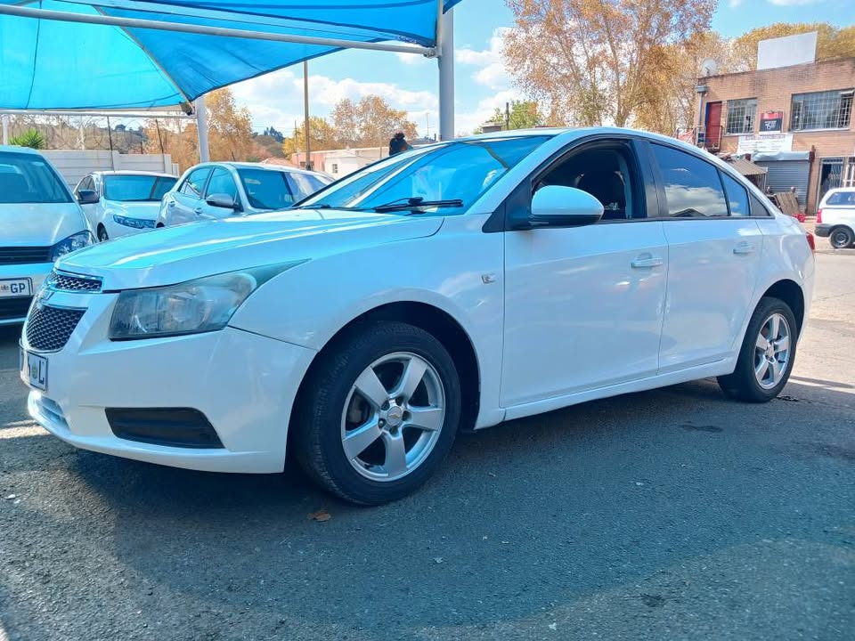 2011 CHEVROLET CRUZE 1.6  Transmission: Manual  Mileage: 92000km  Fueltype: Petrol  White