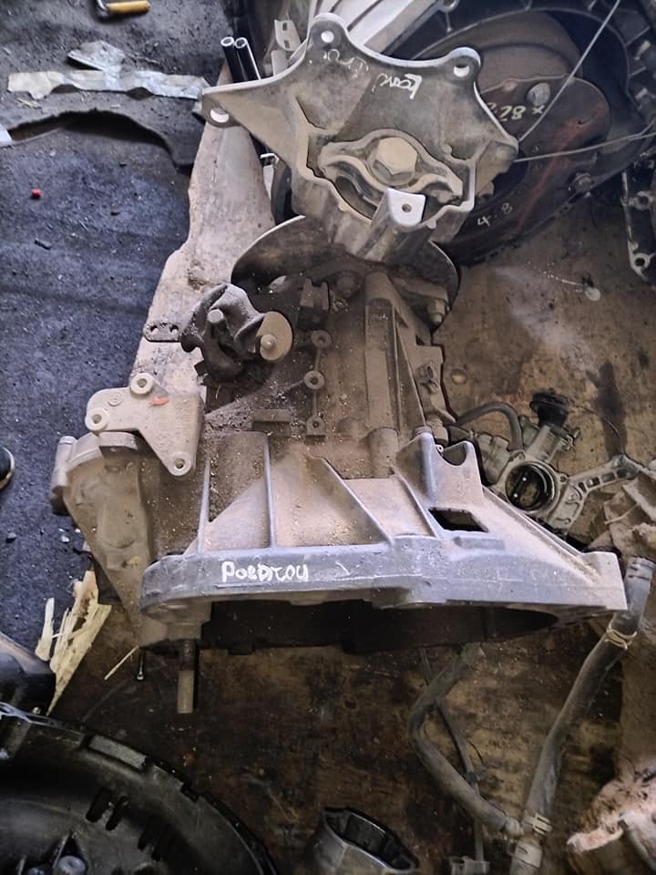 Proton gen 2 gearbox WhatsApp me for more information - Private Seller