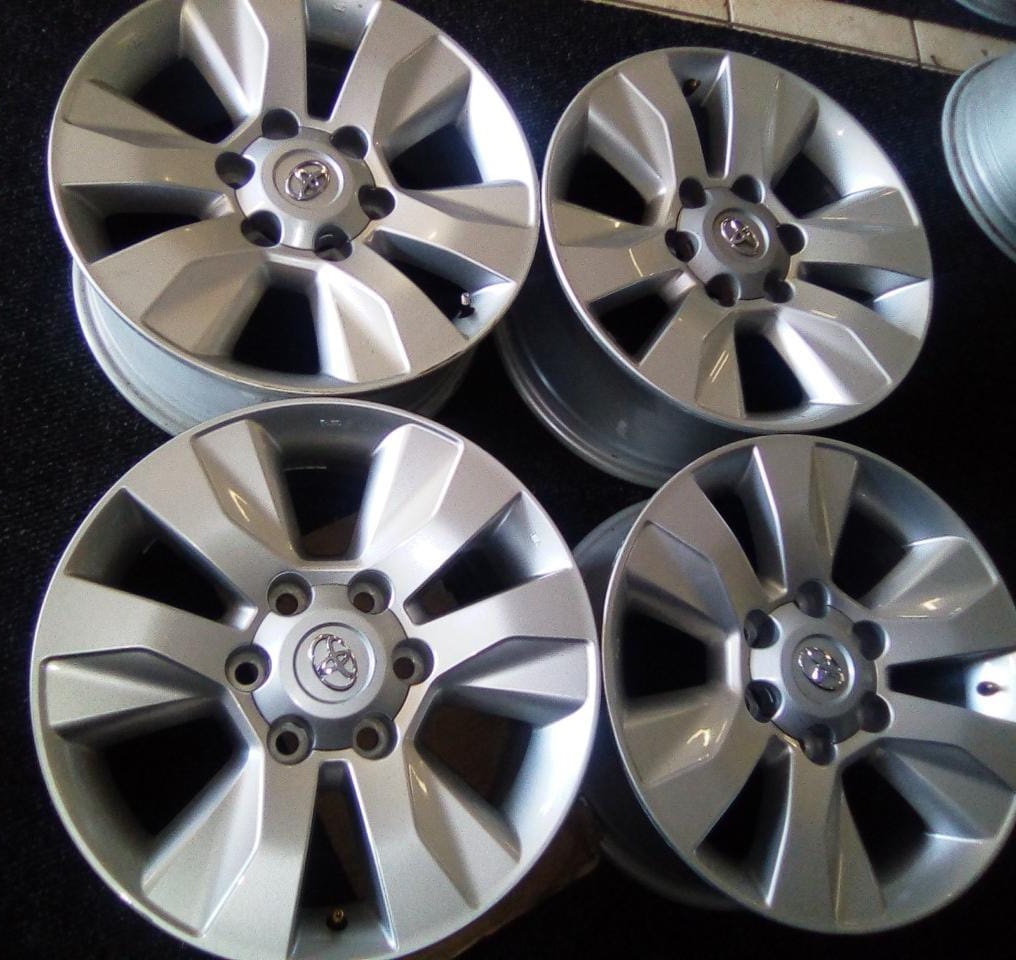 17inch Toyota GD6 Hilux original mags set | Junk Mail