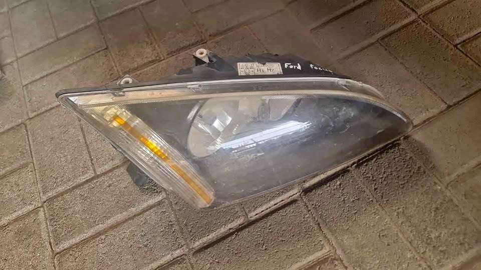 Ford focus Right Hand Side headlight