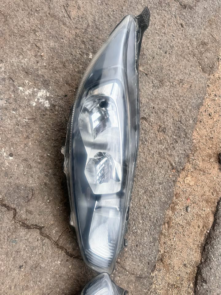 Ford fiesta left and right standard headlights - Private Seller Ford fiesta left and right standard headlights - Private Seller