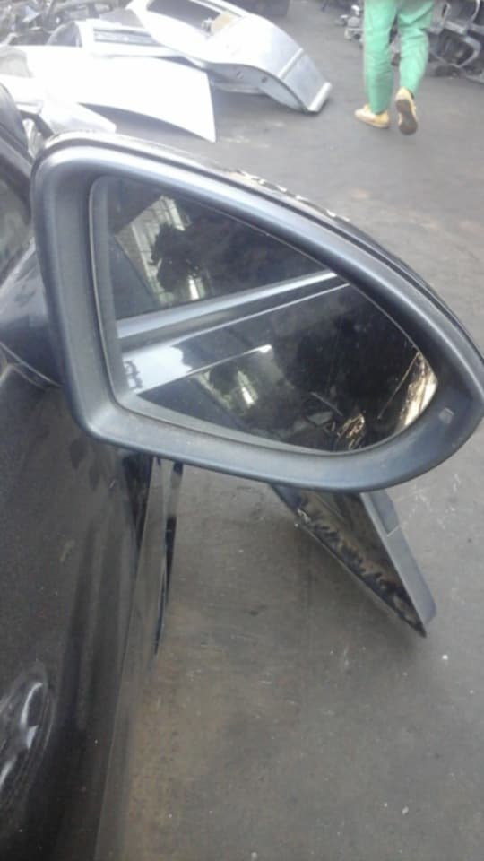 GOLF 7 RHS AND LHS MIRRORS - Private Seller