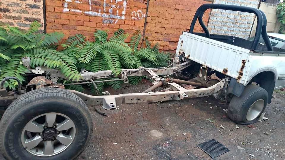 Isuzu KB 320 V6 4×4 rolling chassis