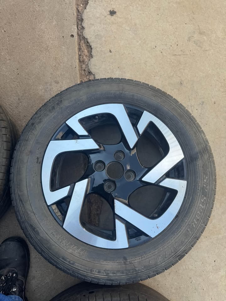 Nissan Magnite 16” Mag Rim Set - Private Seller Nissan Magnite 16” Mag Rim Set - Private Seller