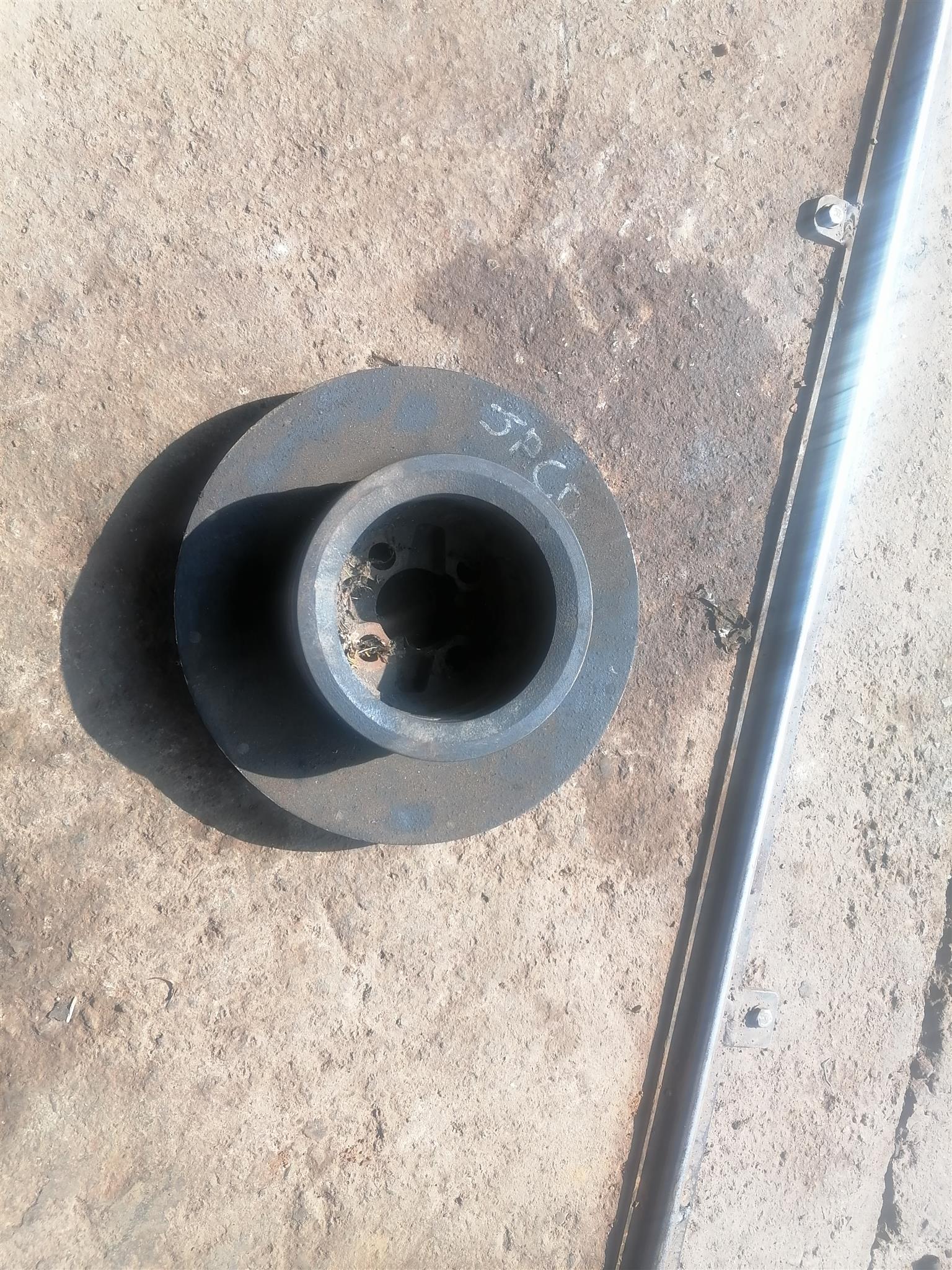 Crank pulley 6hh1 isuzu for sale - Private Seller
