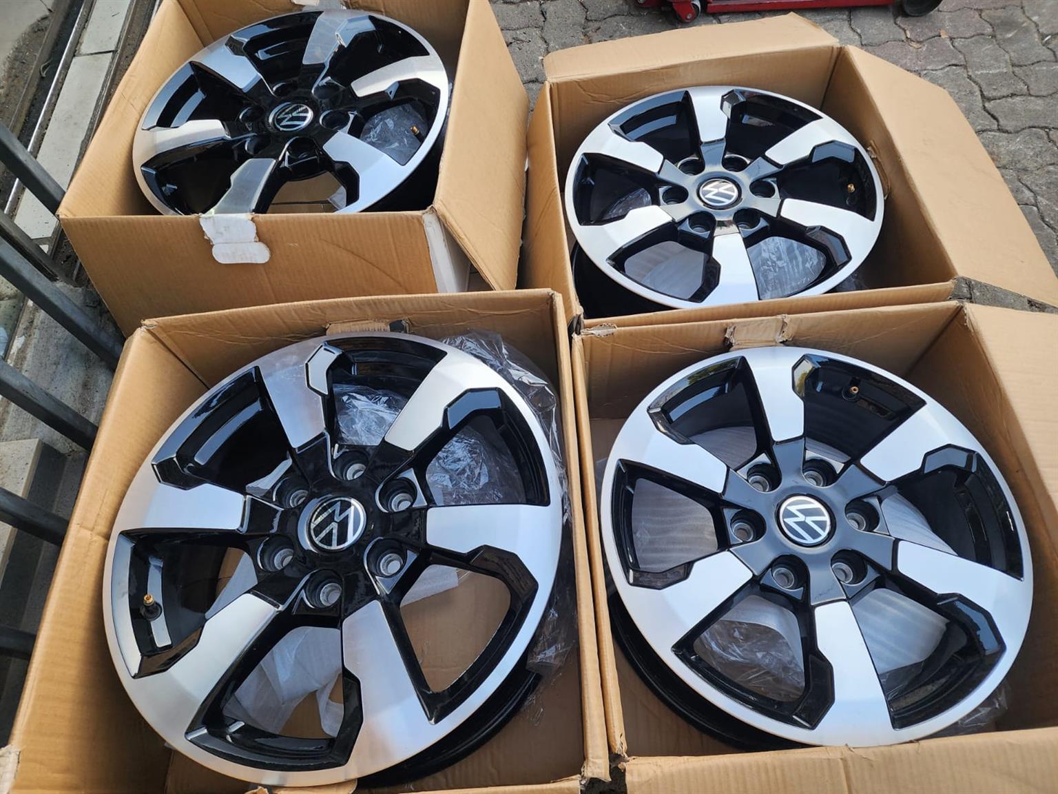 18inch VW Amarok mag rims (LATEST MODELS) 6x139pcd set. - Private Seller 18inch VW Amarok mag rims (LATEST MODELS) 6x139pcd set. - Private Seller