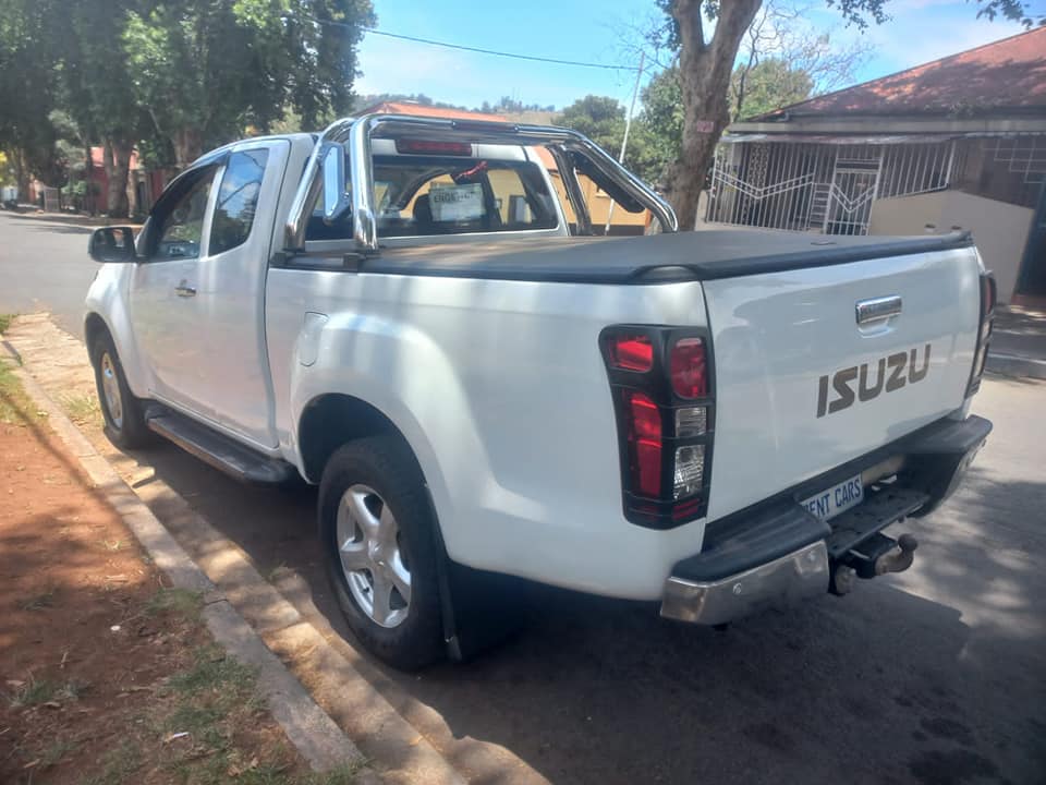 2015 ISUZU KB300 DIESEL C-CAB, MANUAL, WHITE COLOR, MILEAGE 126000KMS