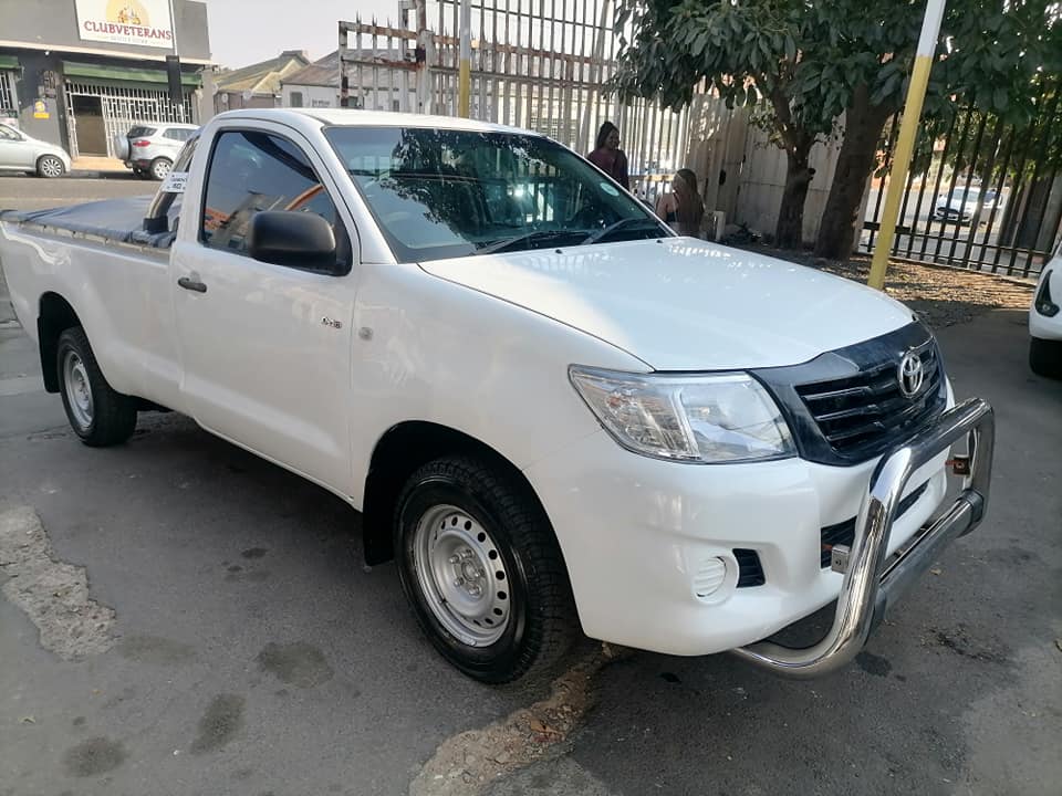 2010 Toyota Hilux 2.5 D4D SRX Single Cab Low Rider leather seat
