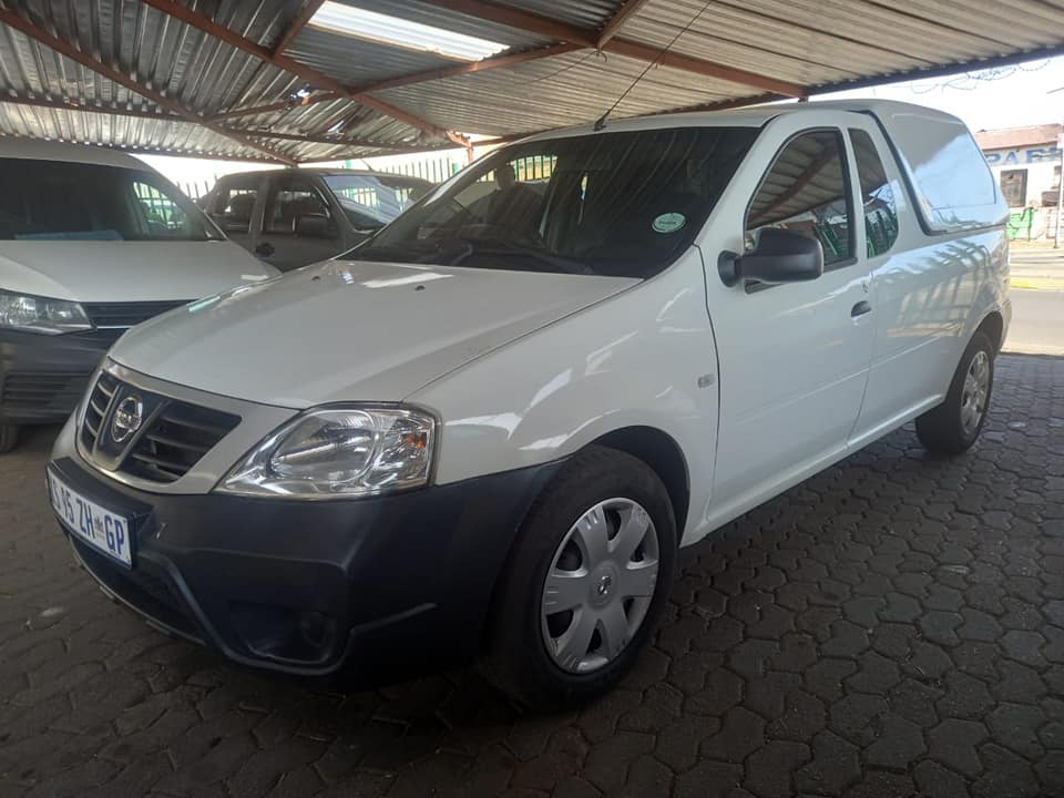 Nissan Np200 1.6 With Canopy Manual  2022 White