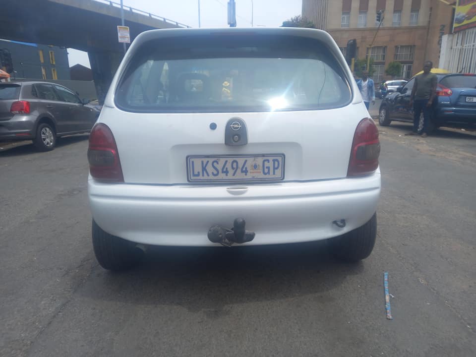 2000 OPEL CORSA 1.4 PETROL, MANUAL, WHITE COLOUR, MILEAGE 140000KMS, SUNROOF