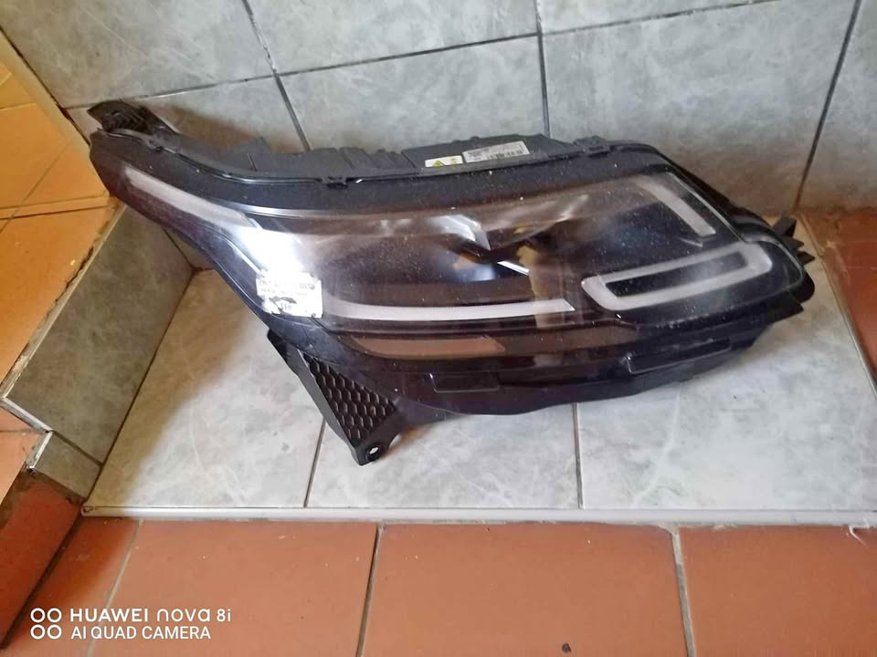 RANGE ROVER VELAR 2017 - 2018 RIGHT SIDE HEADLIGHT - Private Seller RANGE ROVER VELAR 2017 - 2018 RIGHT SIDE HEADLIGHT - Private Seller
