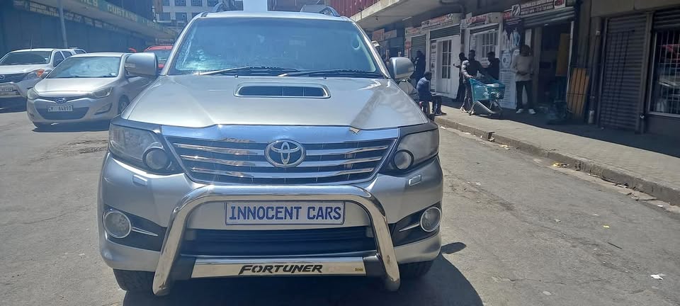 2015 TOYOTA FORTUNER 3.0 D4D AUTOMATIC, SILVER GOLD COLOR, MILEAGE