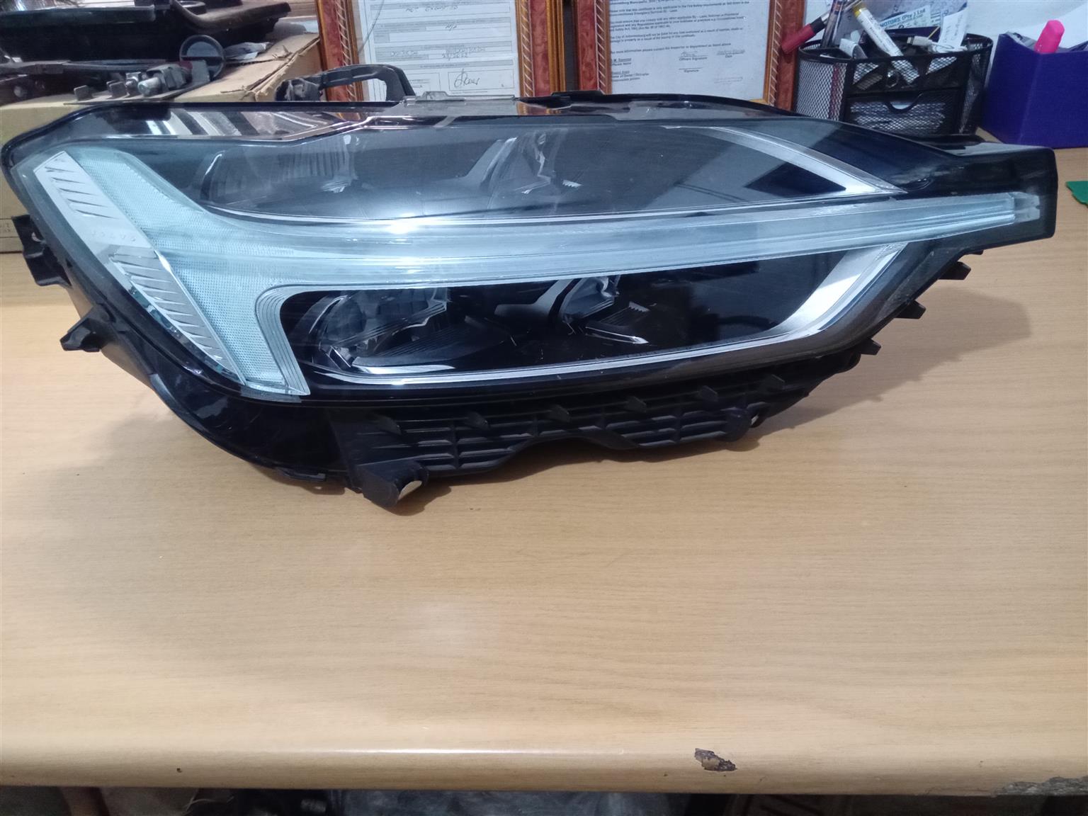 Volvo XC60 Headlight - Private Seller