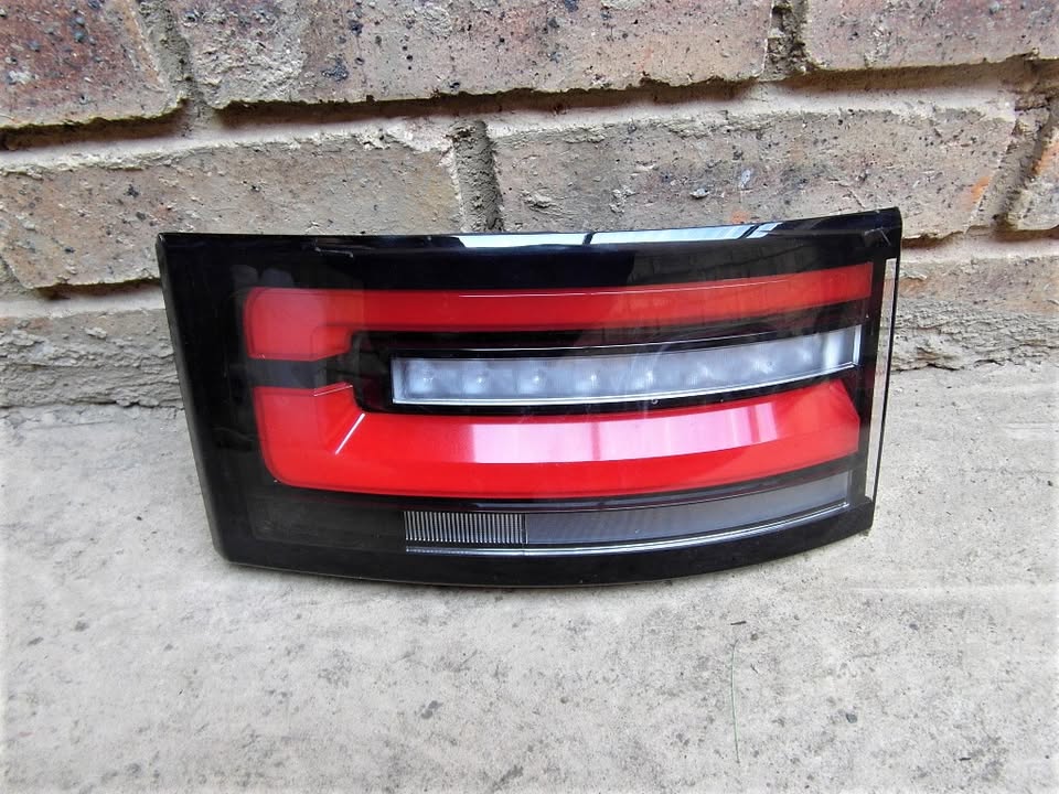 Land Rover Discovery 5 Tail Light for sale | AUTO EZI