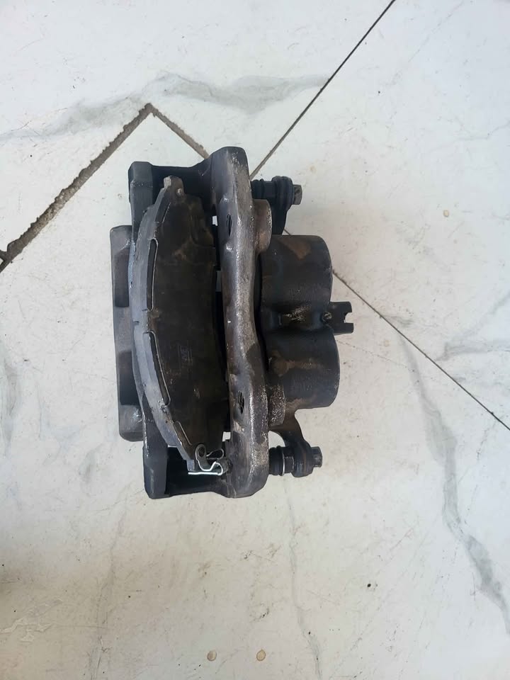 Nissan NP300 4x4 Right front Caliper for sale.