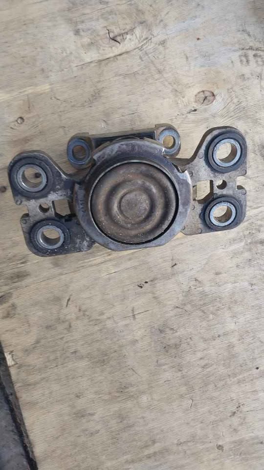Volvo S60 D5 2012 Engine mounting for sale - Private Seller