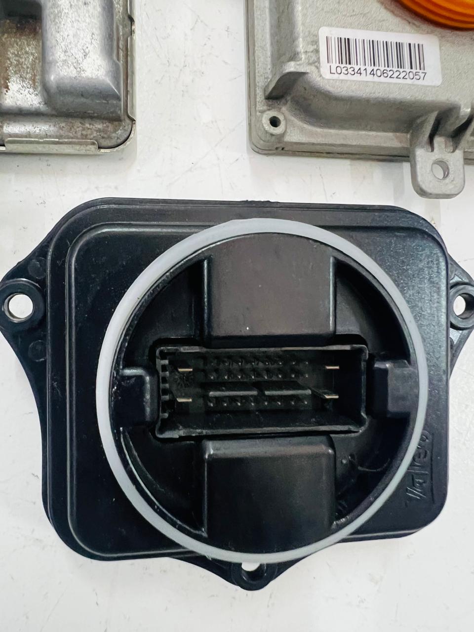 VW Golf 7 TSI & GTI left and right side LED, DRL and xenon ballast/module - Private Seller VW Golf 7 TSI & GTI left and right side LED, DRL and xenon ballast/module - Private Seller