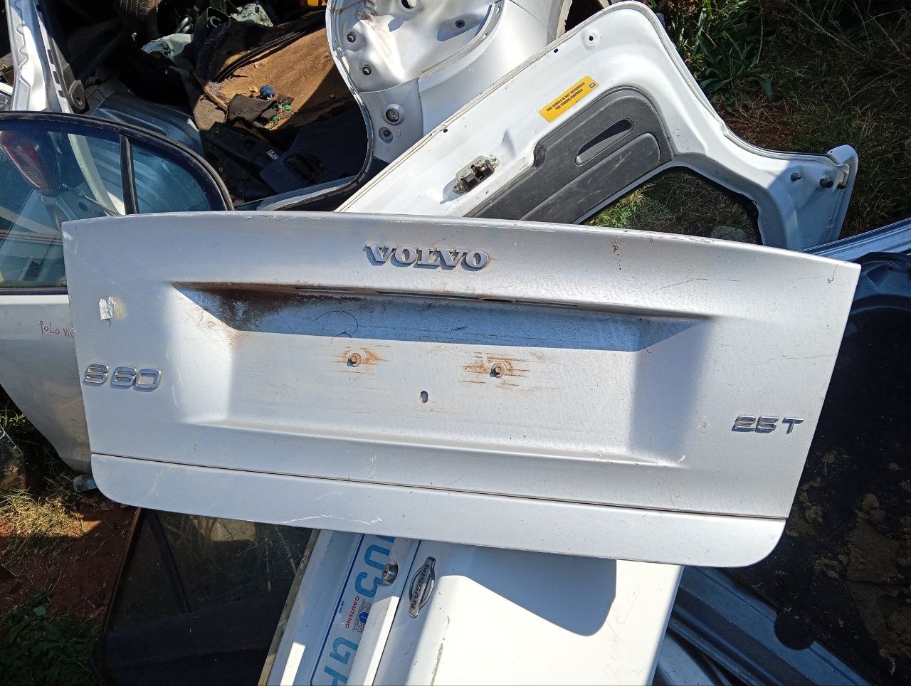 Volvo S60 2.5t Boot Lid Silver - Private Seller Volvo S60 2.5t Boot Lid Silver - Private Seller