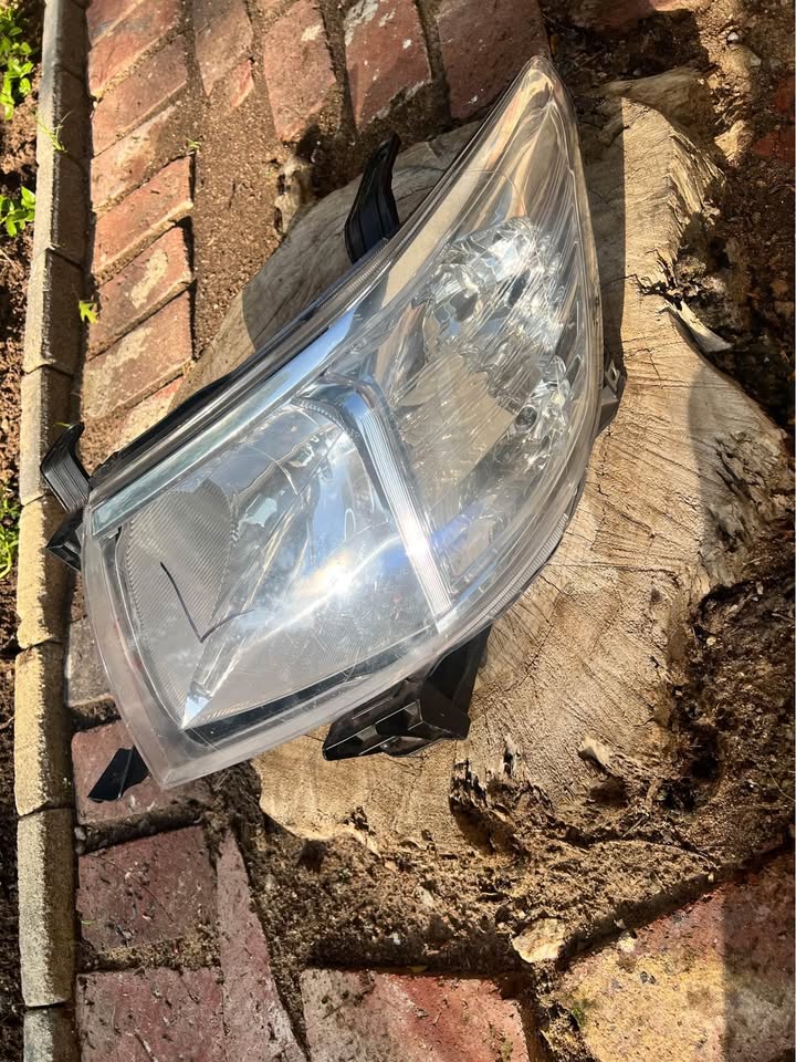 Toyota Hilux D4D headlights - Private Seller Toyota Hilux D4D headlights - Private Seller