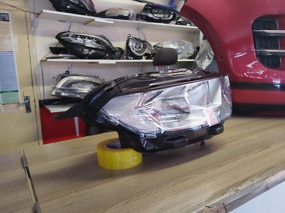 2018 FORD ECOSPORT HEADLIGHT RIGHTSIDE AVAILABLE FOR SALE - Private Seller 2018 FORD ECOSPORT HEADLIGHT RIGHTSIDE AVAILABLE FOR SALE - Private Seller