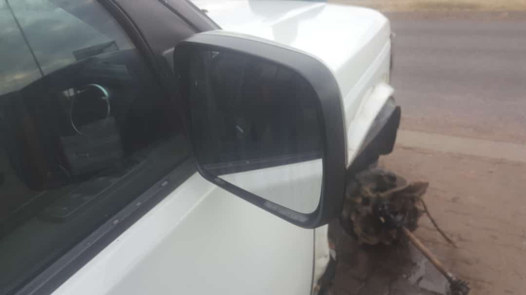 2013 Discovery 4 3.0 SDV6 SE Mirror - White in colour