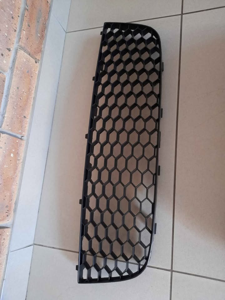 VW GOLF 5 GTI BRAND NEW LOWER CENTER GRILLES FOR SALE PRICE