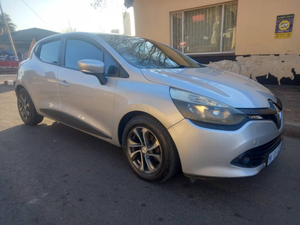 2014 RENAULT CLIO 4 900T PETROL, MANUAL, SILVER, 82000KMS