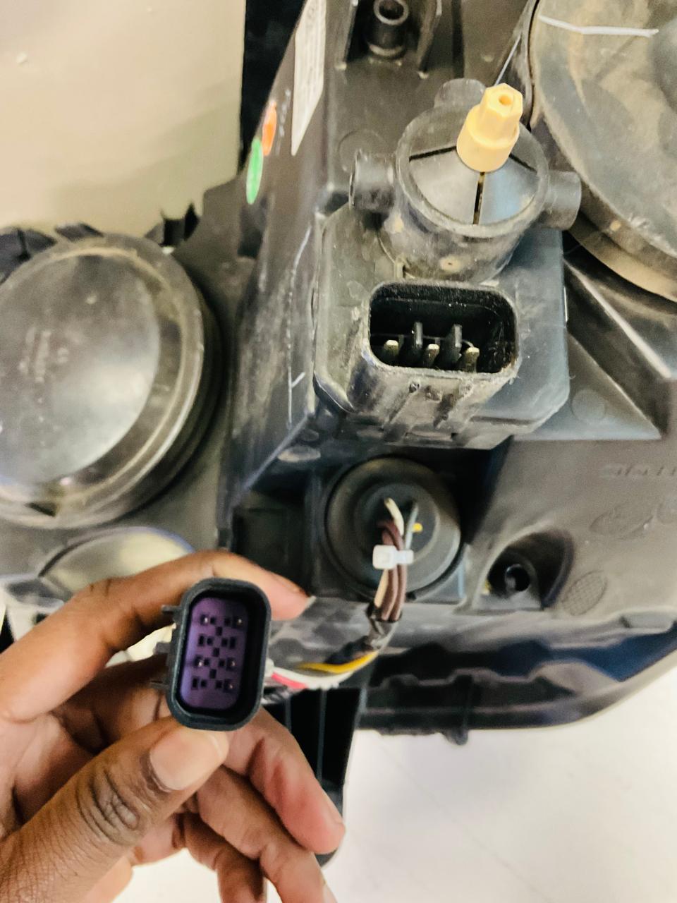 Mahindra Scorpio S10/S11 LH halogen headlight with daylight running light (2018) - Private Seller Mahindra Scorpio S10/S11 LH halogen headlight with daylight running light (2018) - Private Seller