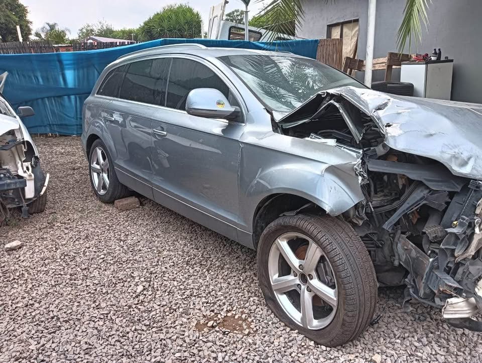 Audi Q7 4.2 stripping for parts on sale Call: or WhatsApp : - Private Seller