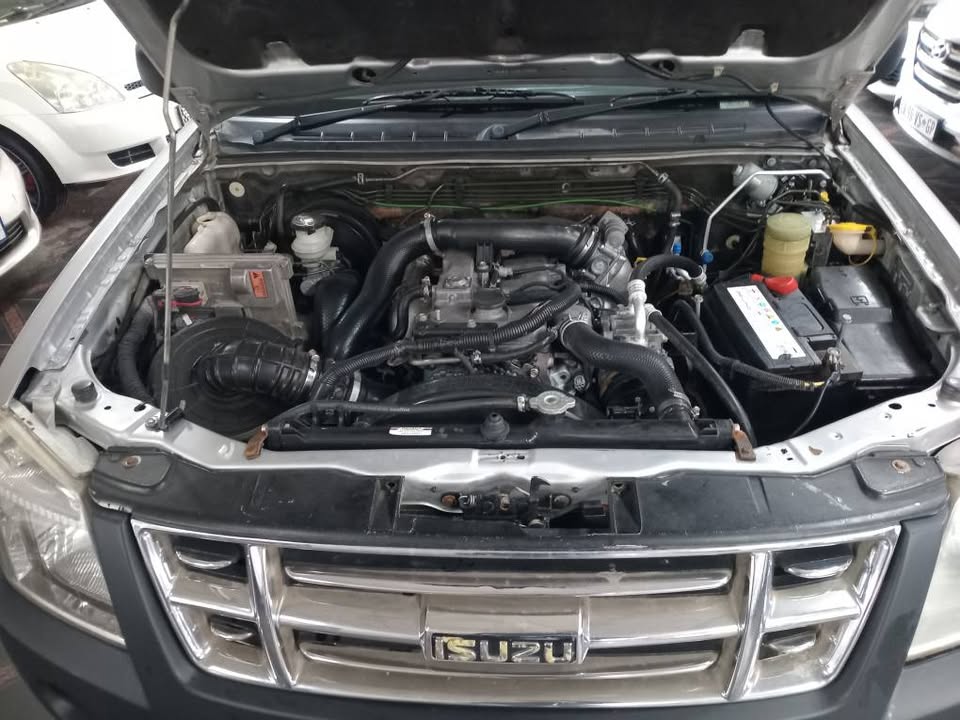 2010 Isuzu KB250D Teq 4x2 Double Cab Grey, Manual, Diesel, 110000km
