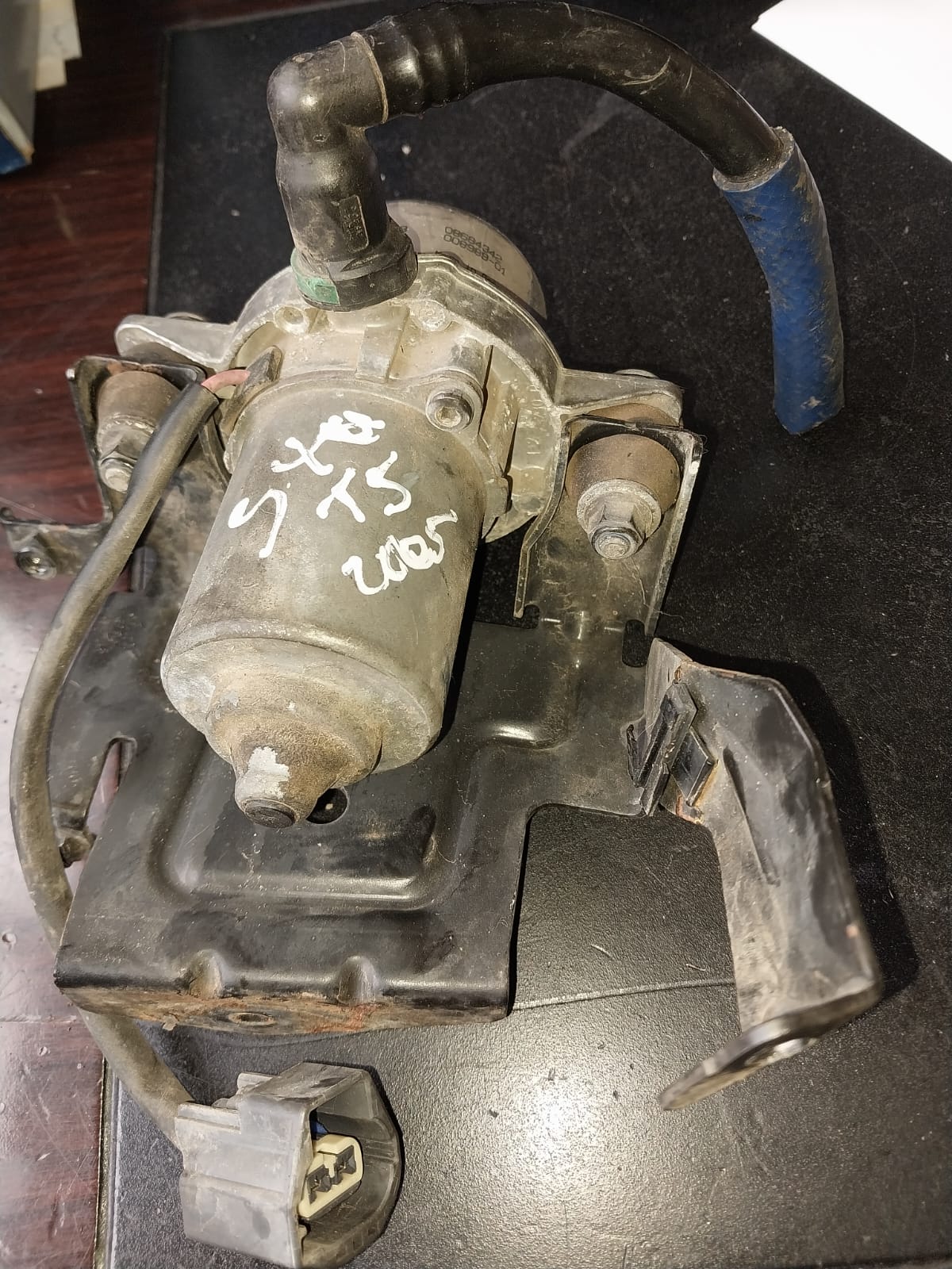 Volvo S40 T5 2005 Vacuum pump for sale - Private Seller