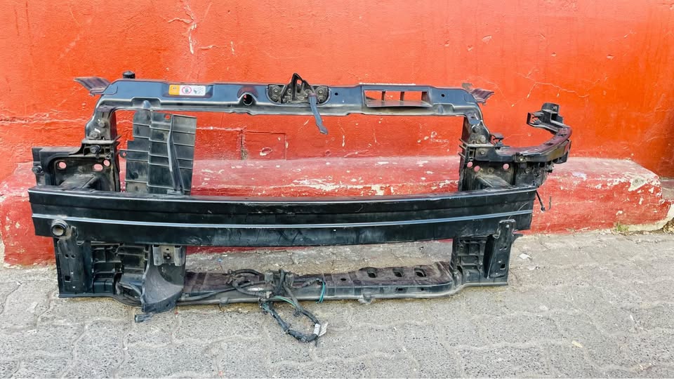 Hyundai Accent cradle and stiffener 2013 - Private Seller Hyundai Accent cradle and stiffener 2013 - Private Seller