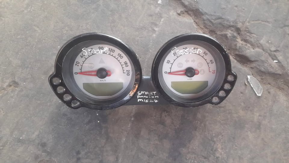 SMART FORFOUR CLUSTER FOR SALE - Private Seller SMART FORFOUR CLUSTER FOR SALE - Private Seller