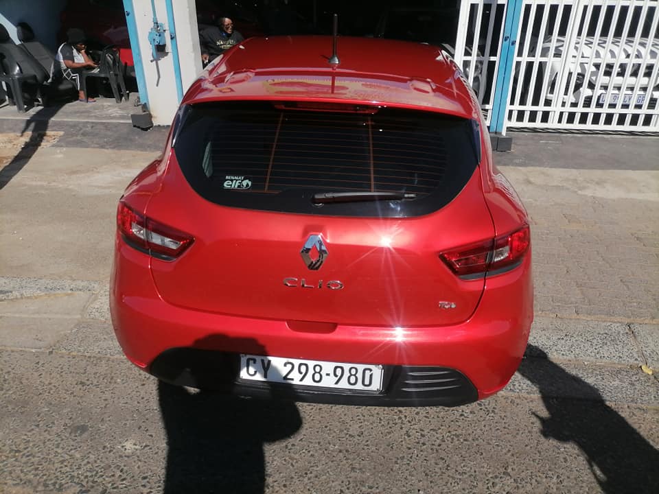 2018 Renault Clio 900T Turbo Dynamic Hatchback with a Nice interior seat and Reserve Camera Service