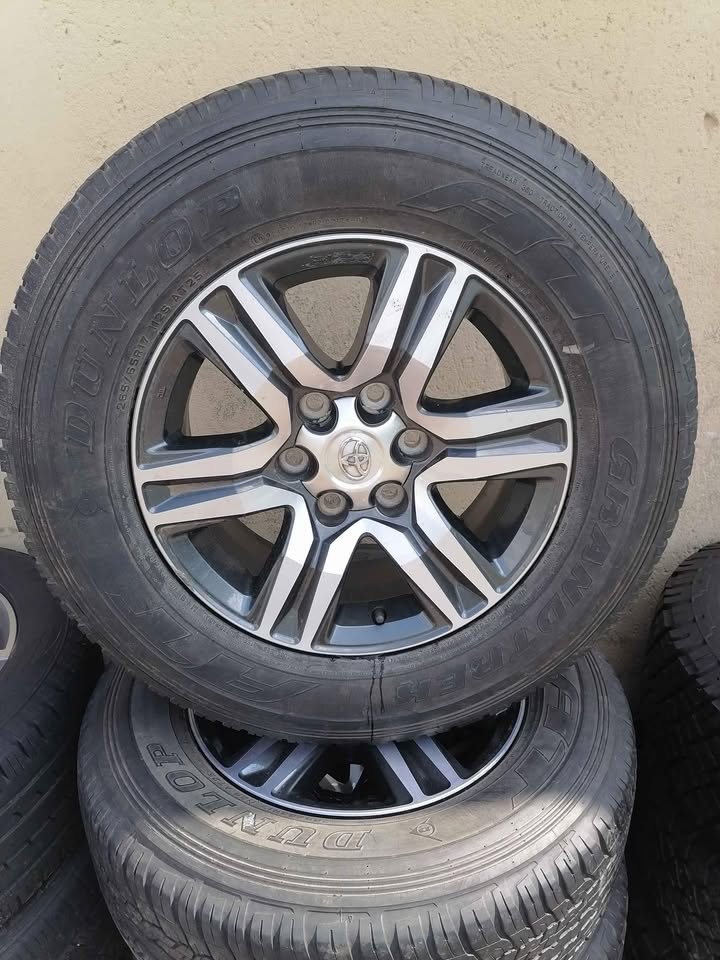 Toyota Hilux 17 with used tyres - Private Seller Toyota Hilux 17 with used tyres - Private Seller