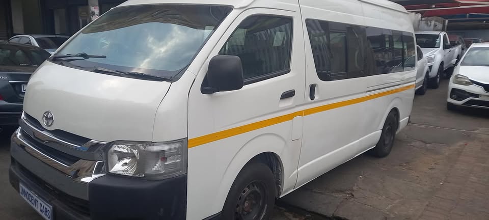 2015 TOYOTA QUANTUM 2.4 DIESEL ENGINE, MANUAL, WHITE COLOUR, MILEAGE 200000KM