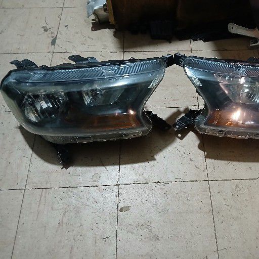 Ford ranger headlight - Private Seller