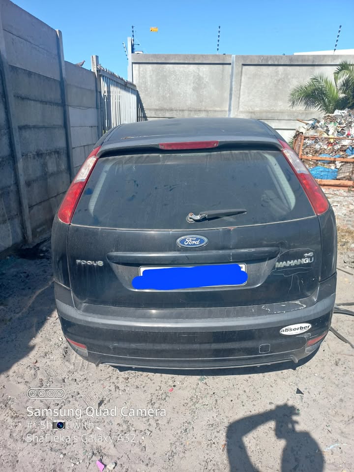FORD FOCUS 1.6 BREAKING UP FOR SPARES - Private Seller
